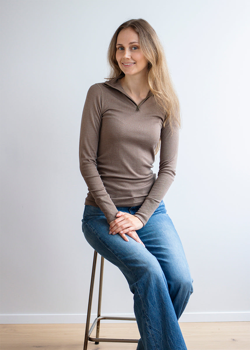 Modellen er 178 cm høy og bruker størrelse 34/36