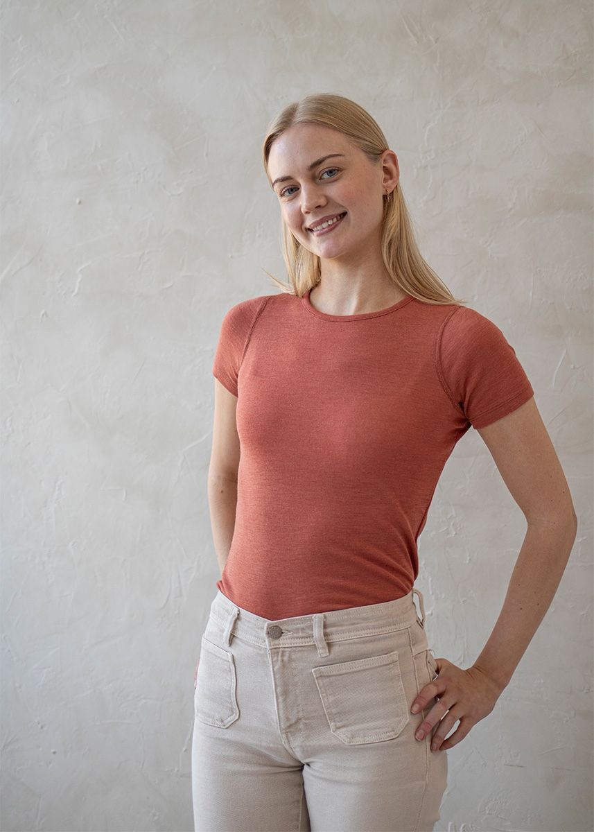 Ulltrøye dame, kort erm, ull med silke  - Høstrød