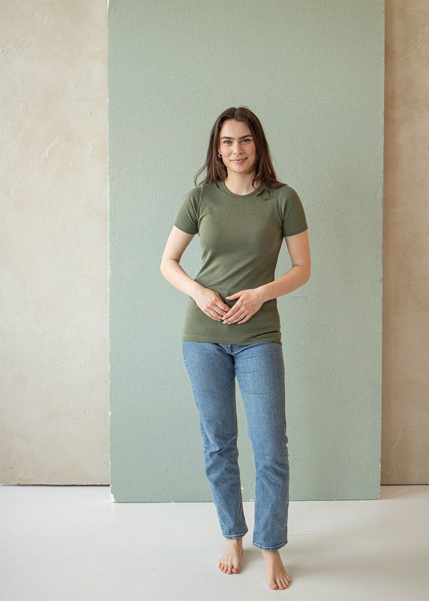 Ulltrøye dame, kort erm, ull med silke - Olivin