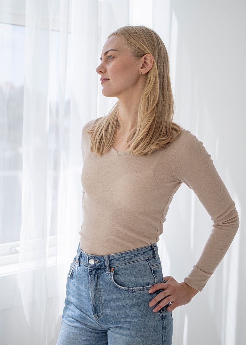 Ulltrøye med V-hals, ull med silke lang - Latte