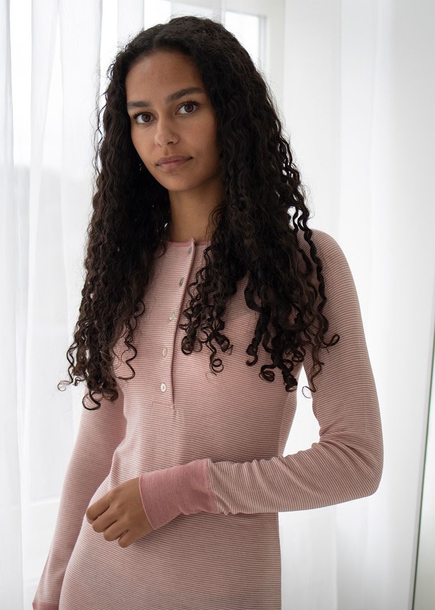 Nattkjole i ull med silke m/knapper - Lys rose/natur