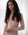 Nattkjole i ull med silke m/knapper - Lys rose/natur