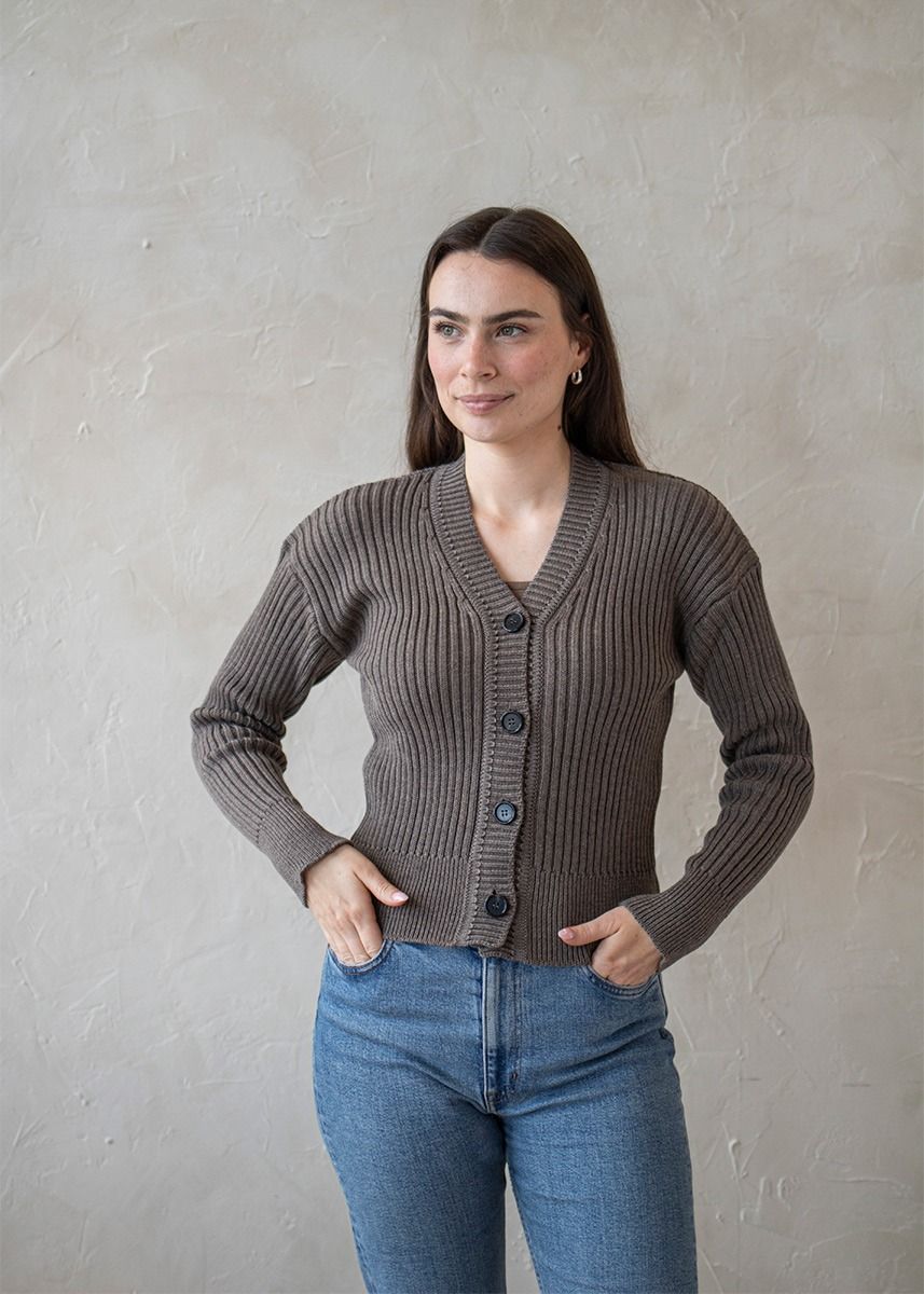 Ribbestrikket cardigan - Brun