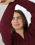 Ribbestrikket cardigan - Plommerød