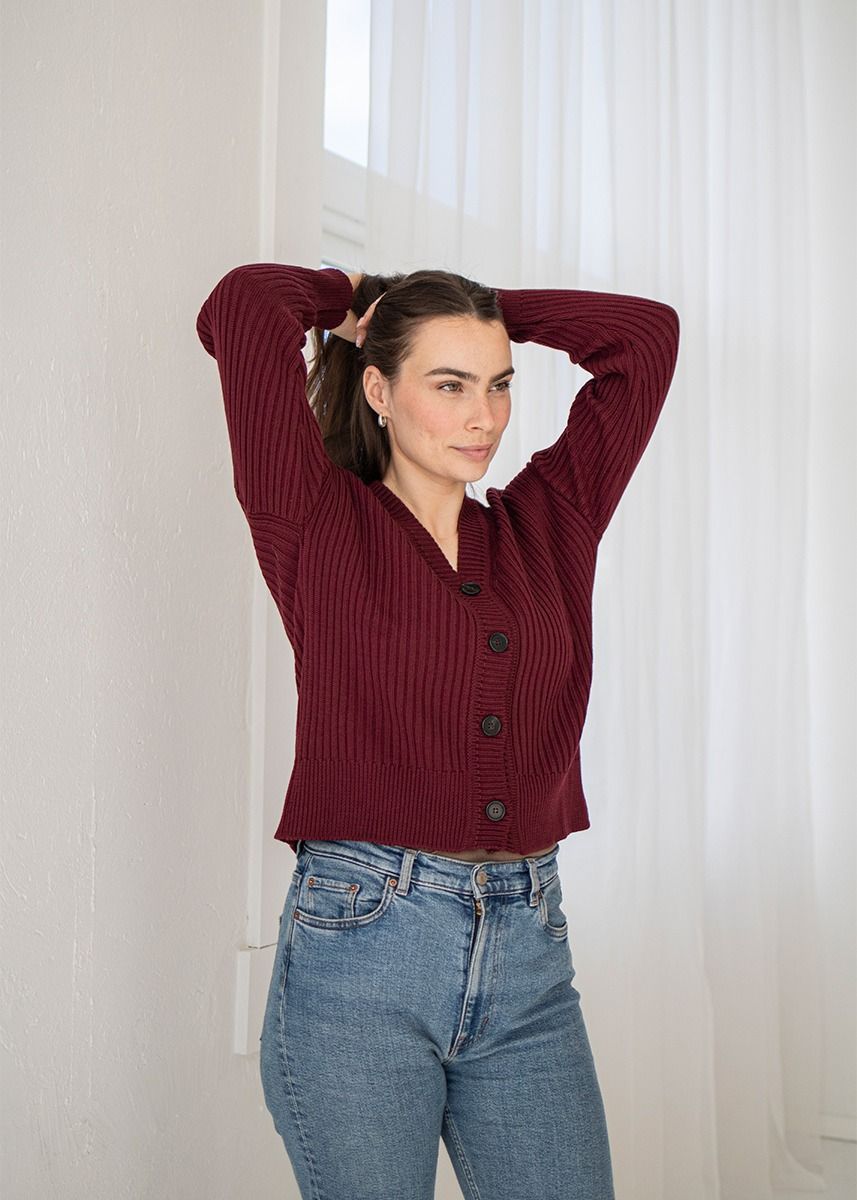Ribbestrikket cardigan - Plommerød