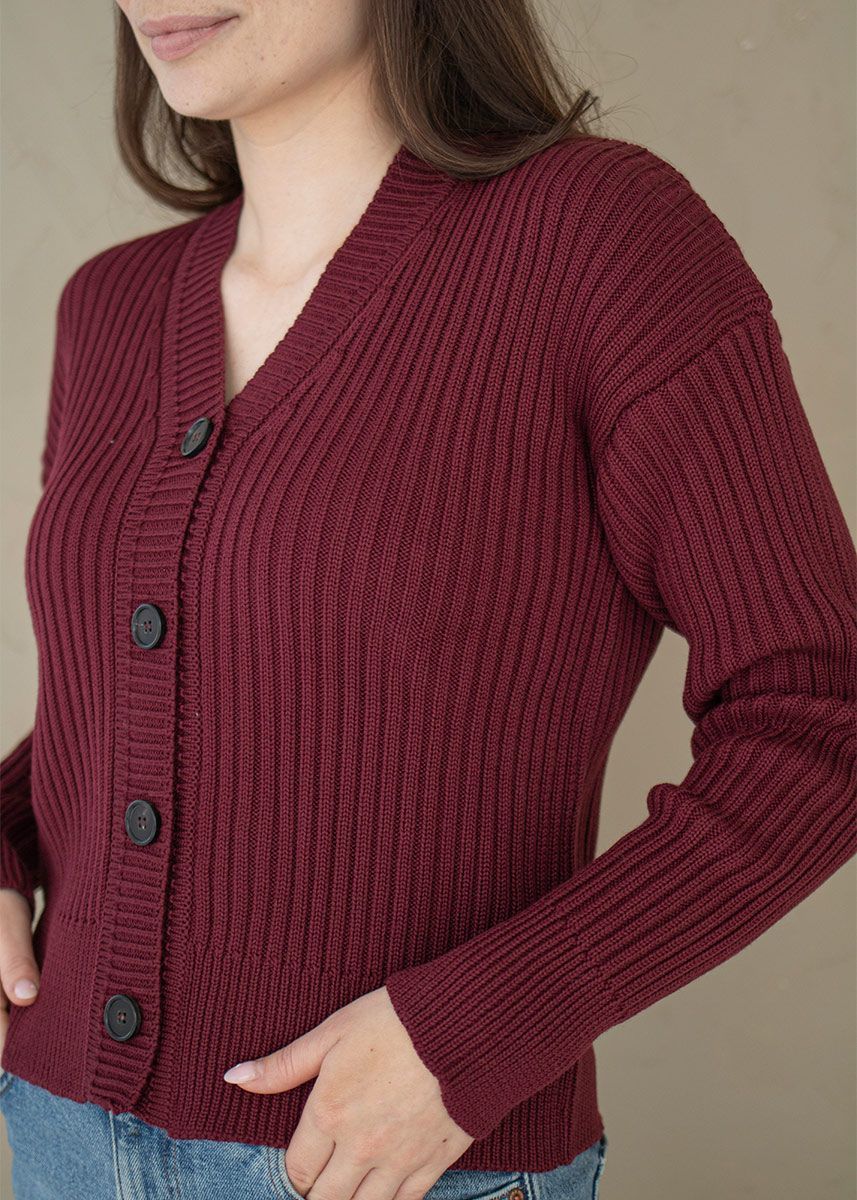 Ribbestrikket cardigan - Plommerød