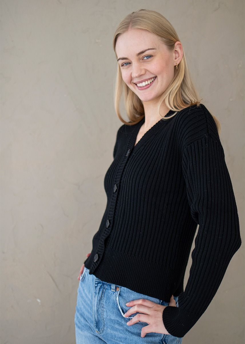 Ribbestrikket cardigan - Svart