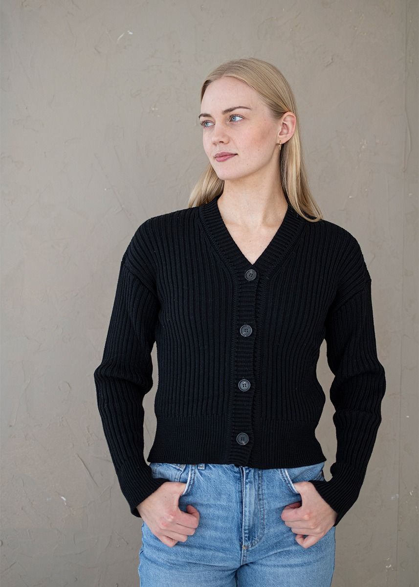 Ribbestrikket cardigan - Svart