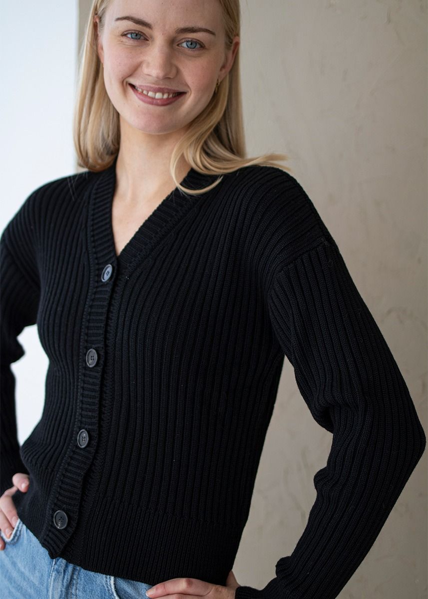Ribbestrikket cardigan - Svart