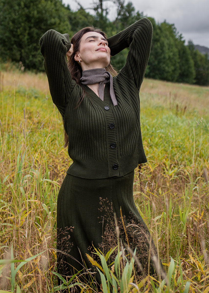 Ribbestrikket cardigan i ull