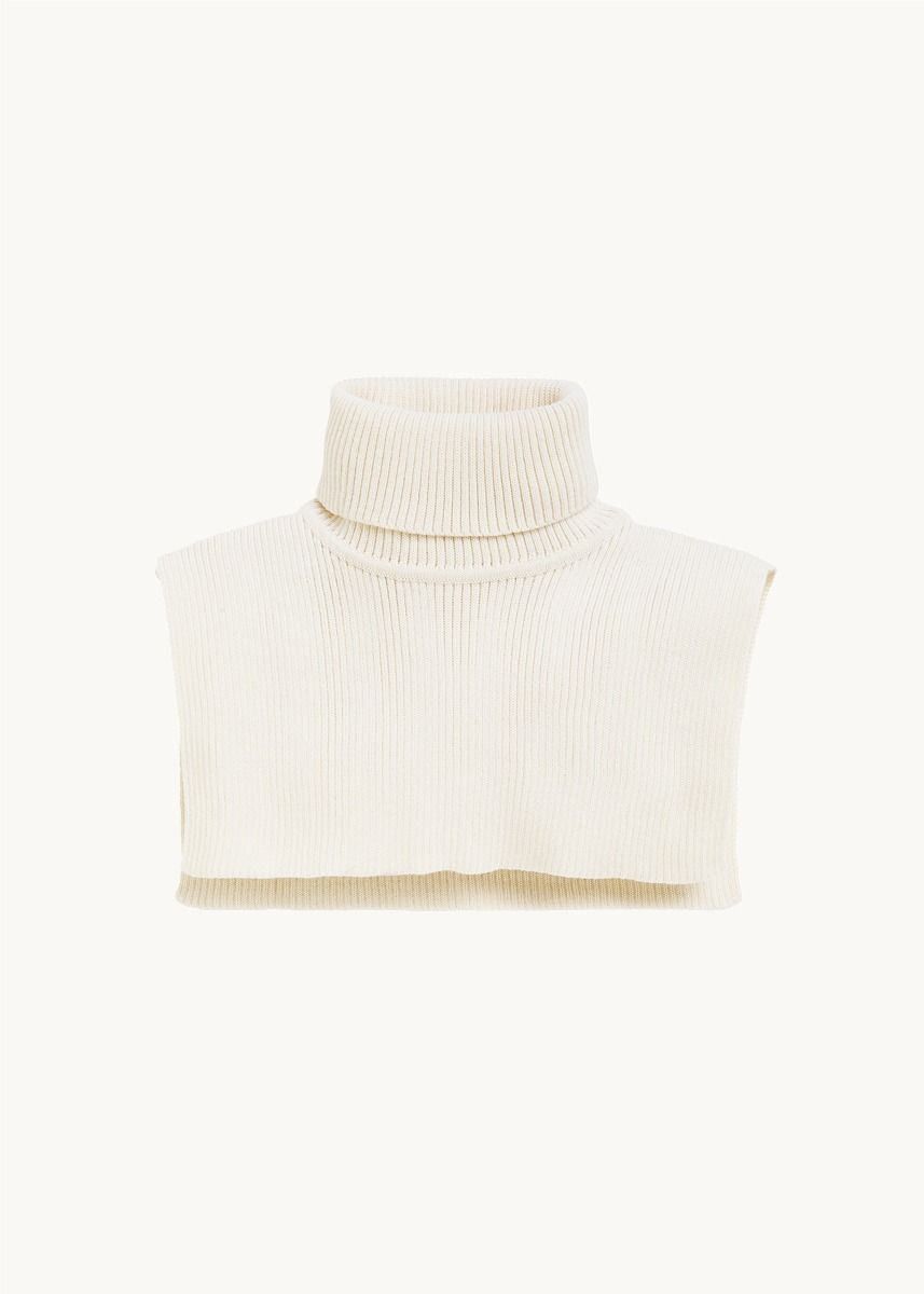 Hals i ribbestrikket ull