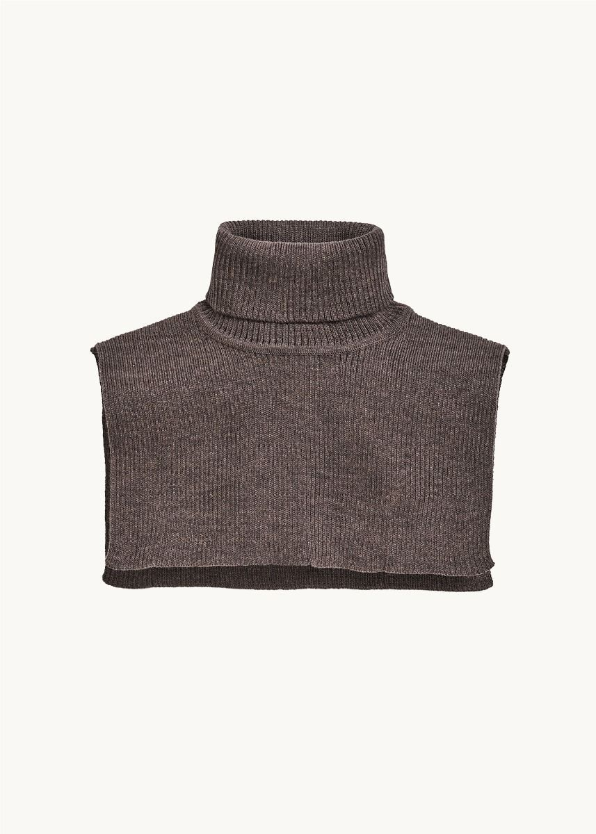 Hals i ribbestrikket ull