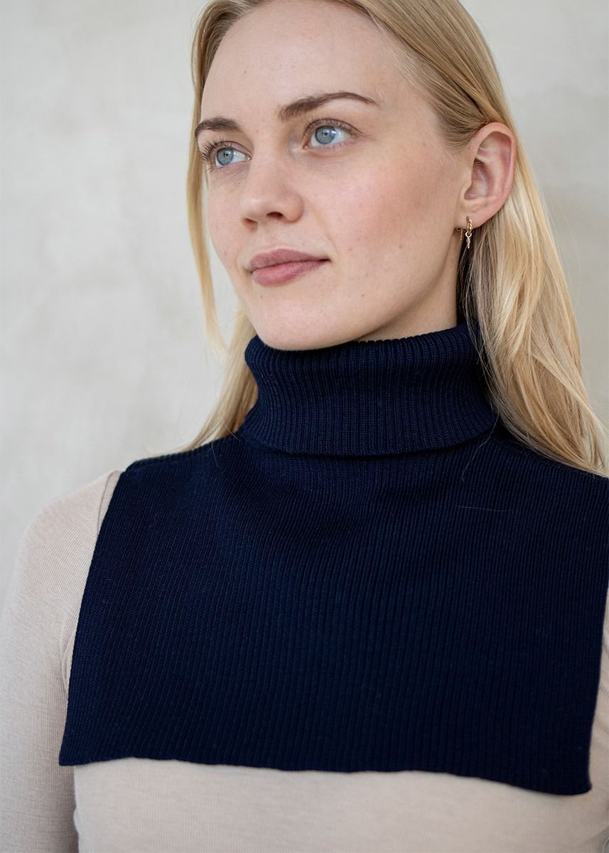 Hals i ribbestrikket ull