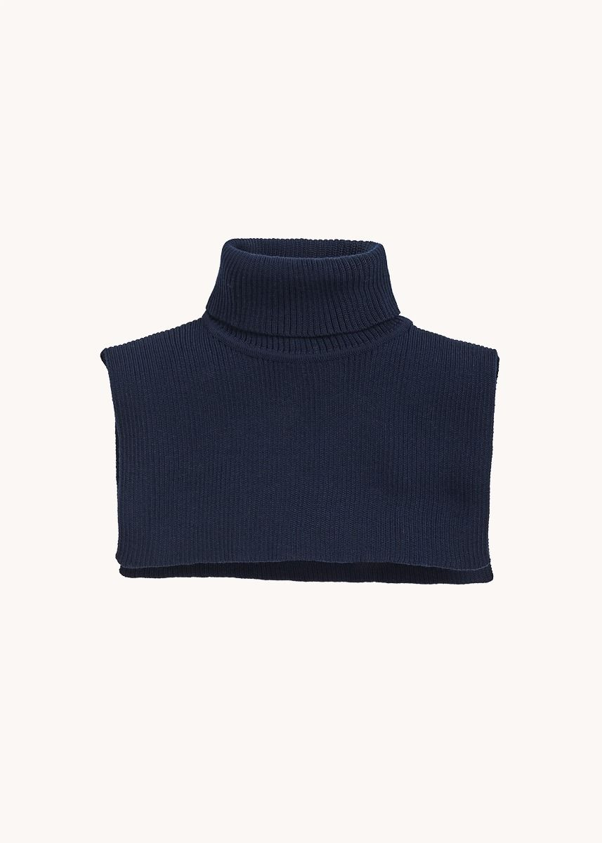 Hals i ribbestrikket ull