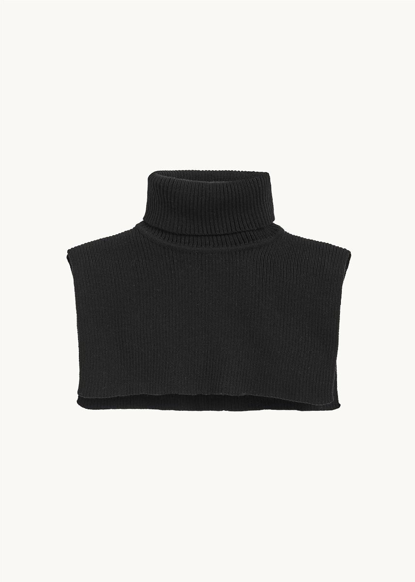 Hals i ribbestrikket ull