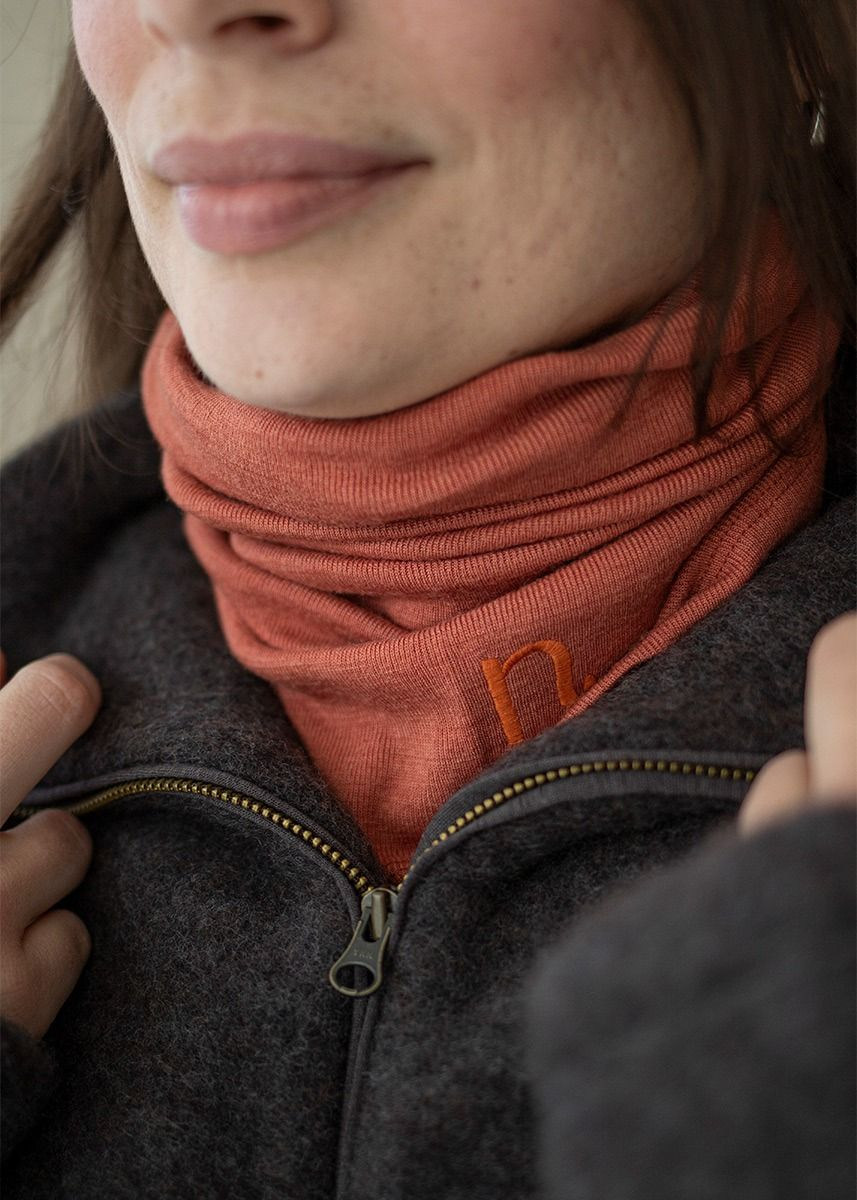 Tubehals i ull med silke