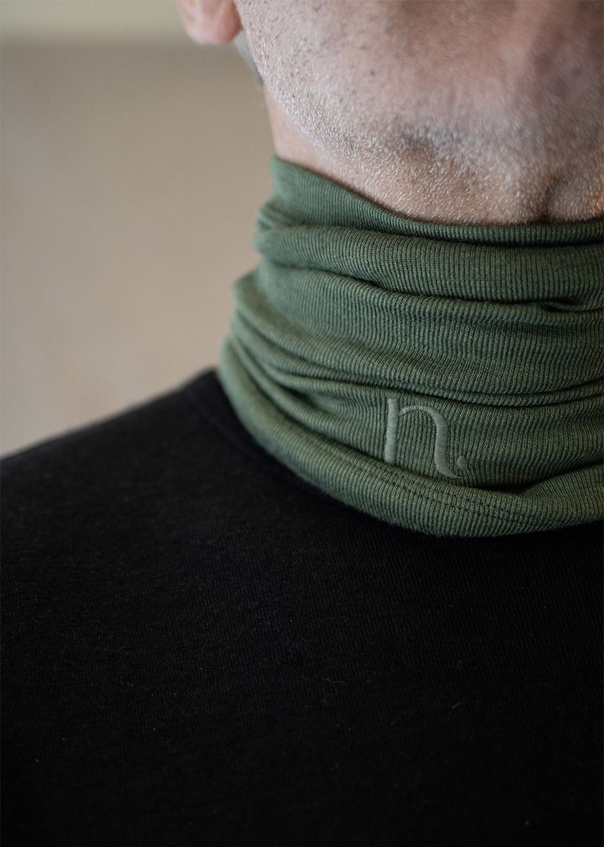 Tubehals i ull med silke