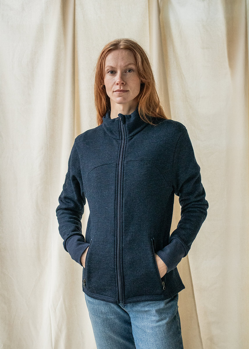 Innsvinget damejakke i ullfrott&eacute;