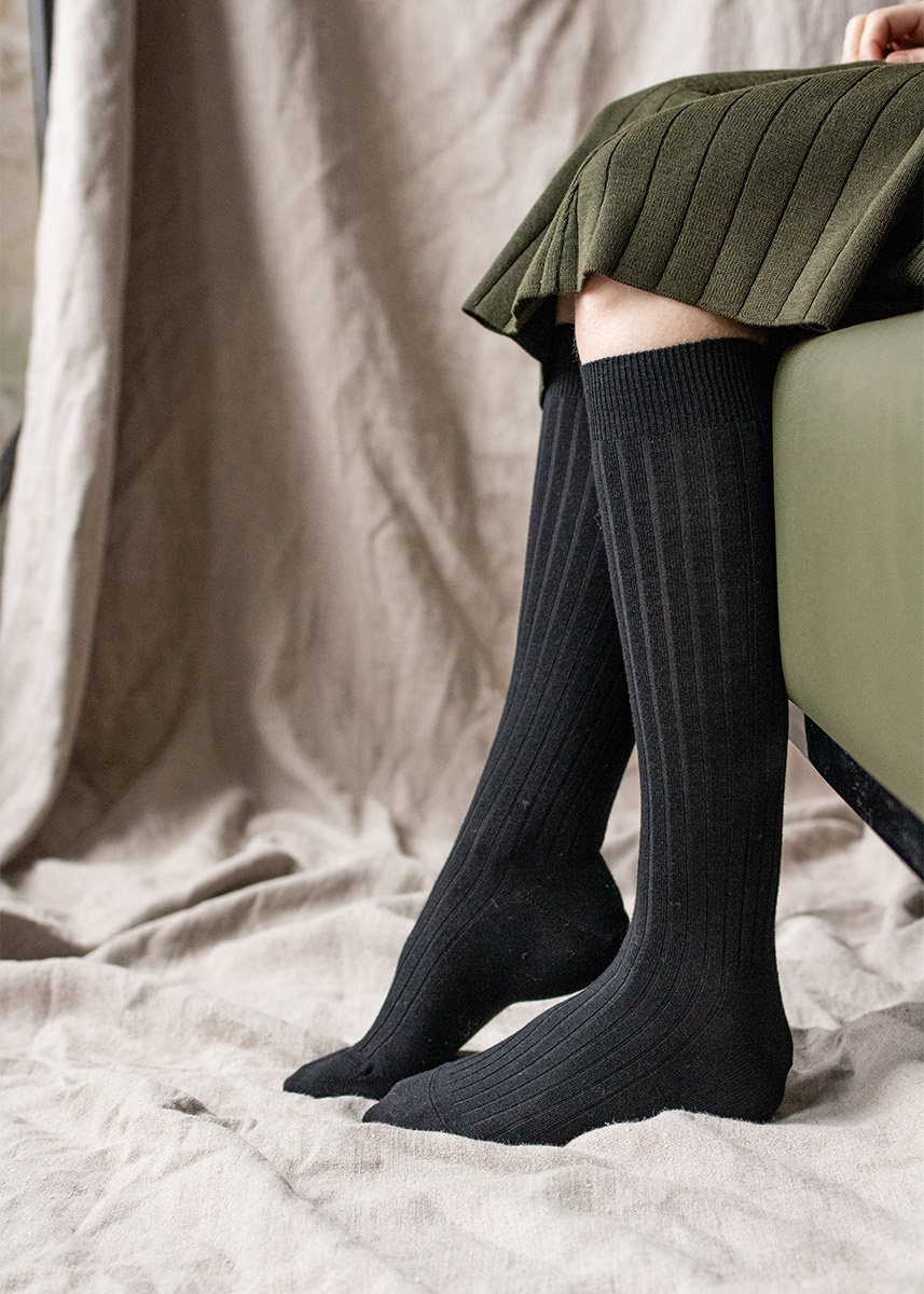 Ribbestrikket knestrømper  i ull